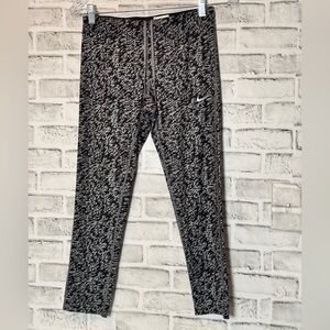 Nike‎ Dri-FIT Black and Gray Camouflage capris length Leggings size small